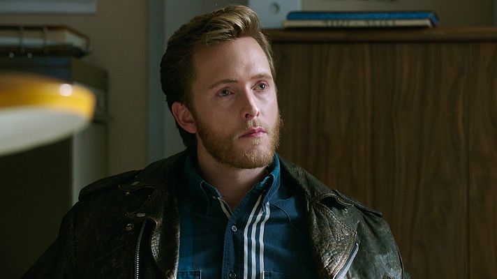 Cuéntame cómo pasó - Toni se enfrenta a Chema por Deborah