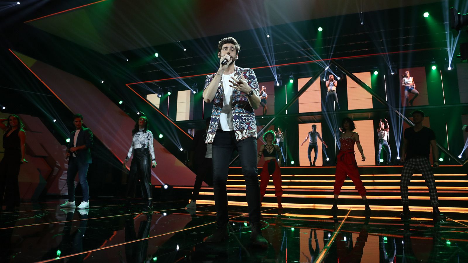 OT 2018 - Álvaro Soler canta con 'OT 2018' "La cintura" en la gala 4