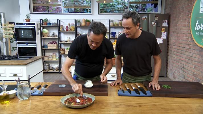 Torres en la cocina - Endivias con alcaparras y espaguetis con albóndigas