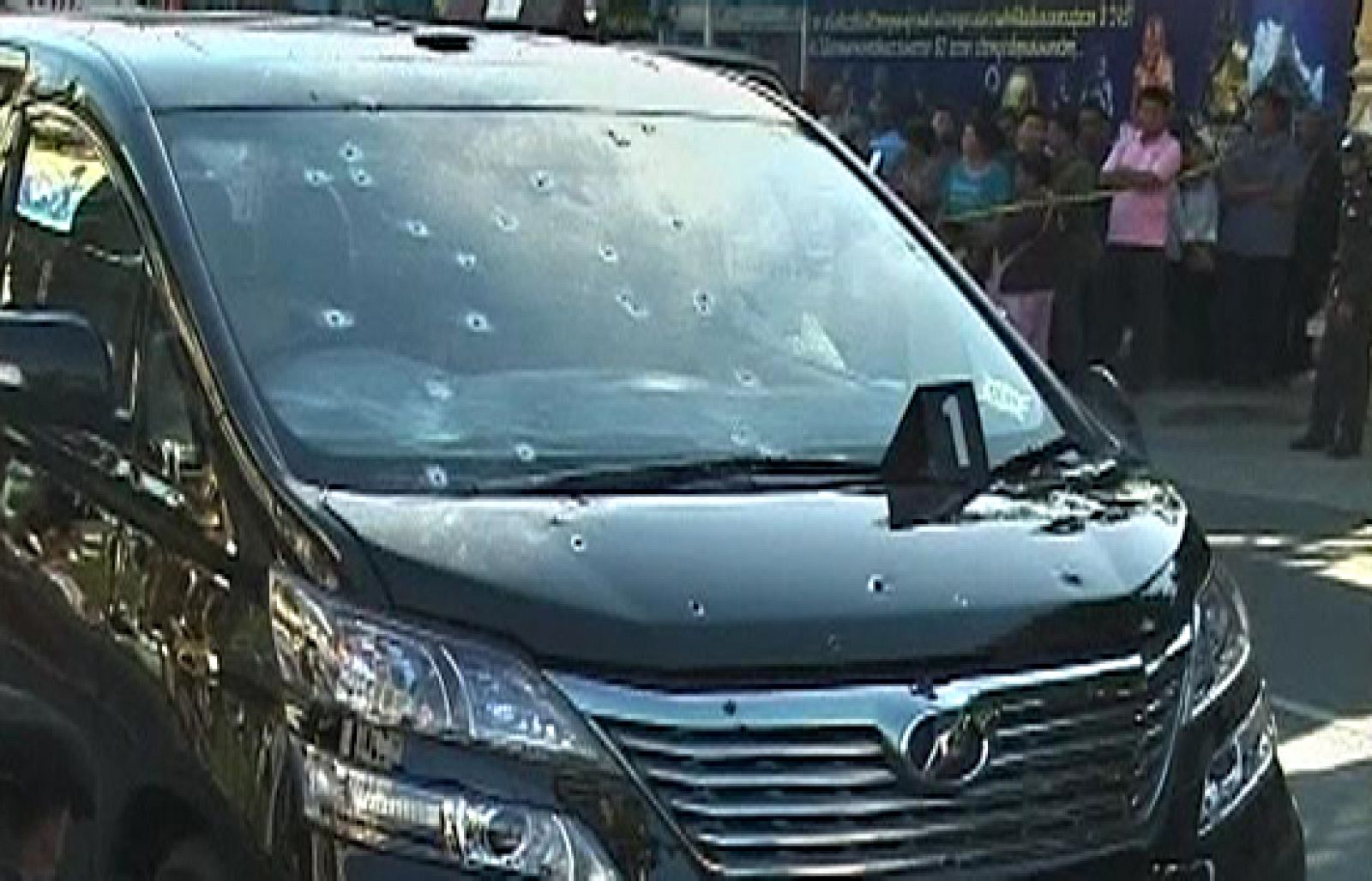 El líder de los 'camisas amarillas' resulta herido enun atentado en Bangkok