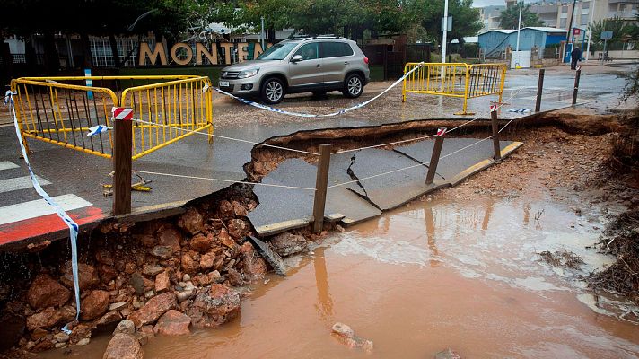 Telediario 1 - Pasajeros rescatados de vehículos y trenes por la gota fría, que activa la alerta por lluvias en el sur