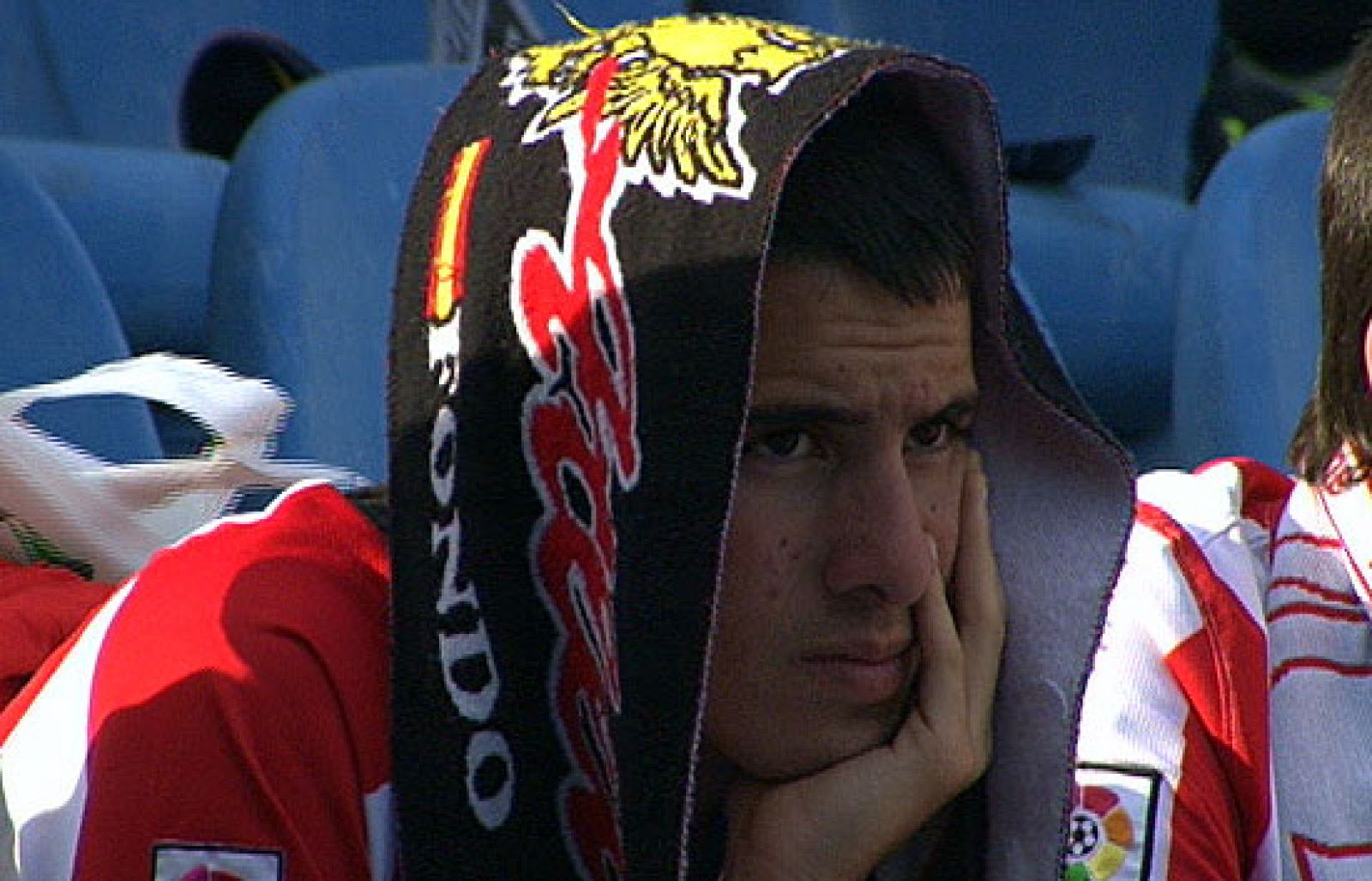 Los dirigentes del club rojiblanco no quieren que se vuelvan a repetir los cánticos contra los jugadores, para ello han creado otro de sus míticos anuncios para que afición y equipo sean uno.