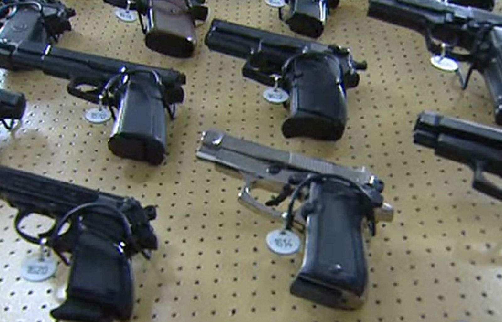 Reporteros del telediario - Un equipo de reporteros de Telediario ha seguido la pista del último gran alijo de armas incautadas - Reporteros del Telediario | Ver