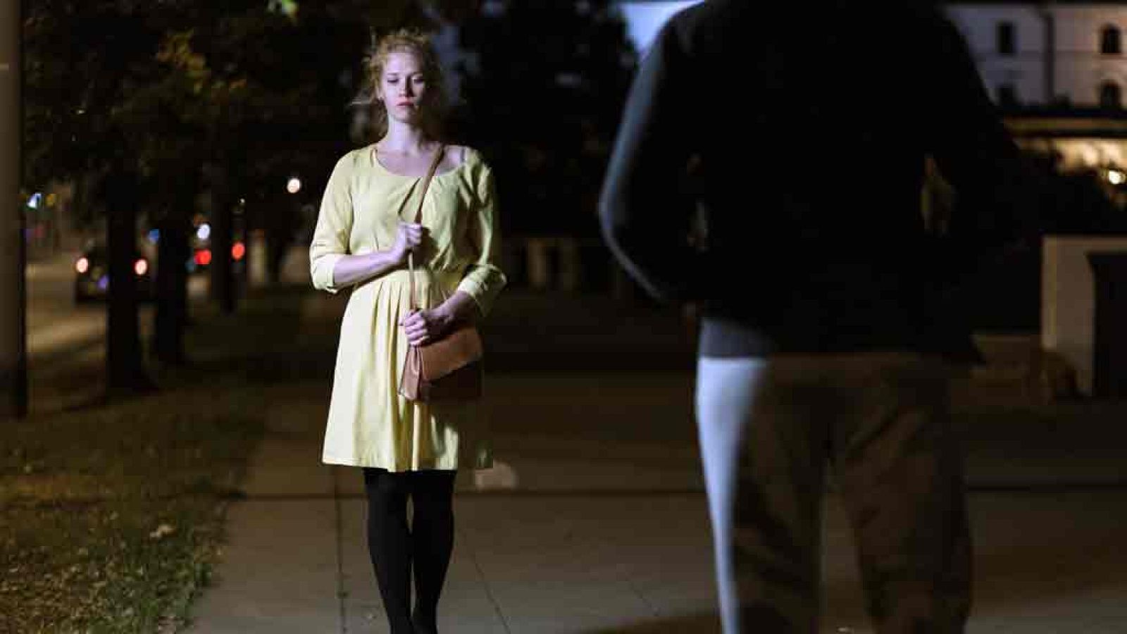 Ir por la calle con miedo - Píldoras de Carol - RTVE Igualdad | Ver