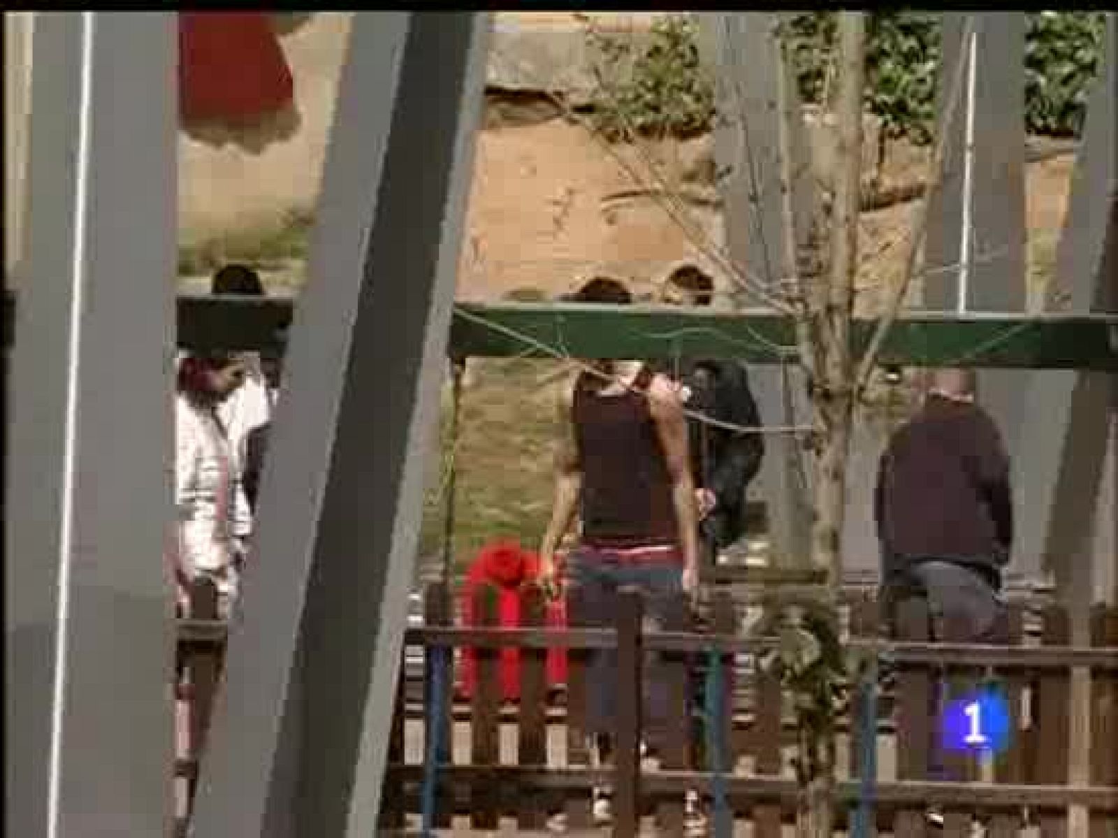 En Barcelona la Guardia Urbana se dedica a "pillar" a los chicos que están en la calle en horario escolar | Ver