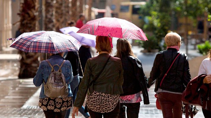 El tiempo - Lluvias fuertes en Canarias y temperaturas estables en la Península