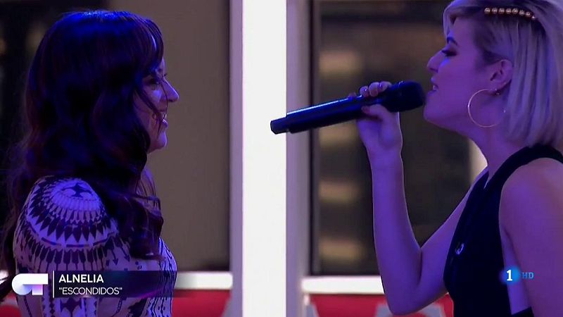 Chat OT 2018 - Alba y Noelia cantan "Escondidos"