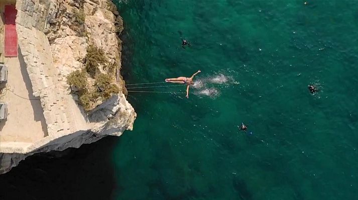 Otros deportes - Saltos de acantilados - Red Bull Cliff Diving. Polignano