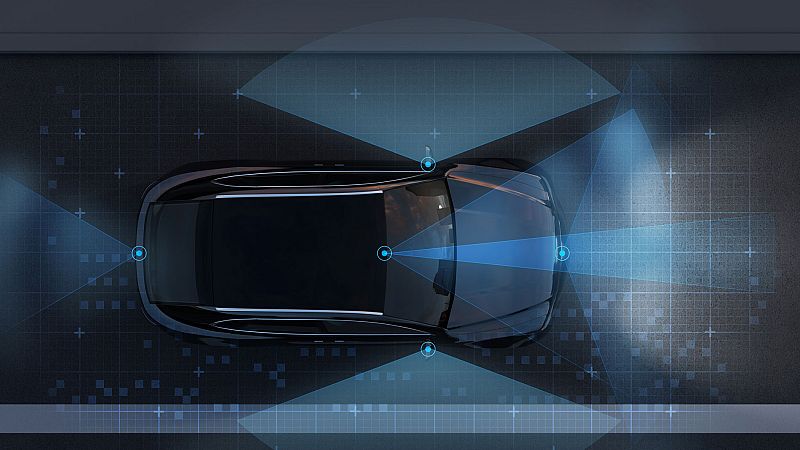 Científicos europeos y estadounidenses han planteado a personas de todo el mundo dilemas como ¿A quién debería salvar un coche autónomo si tuviera que elegir? ¿A un niño o a un anciano? ¿A una persona o a un animal? El objetivo es fijar un patrón de