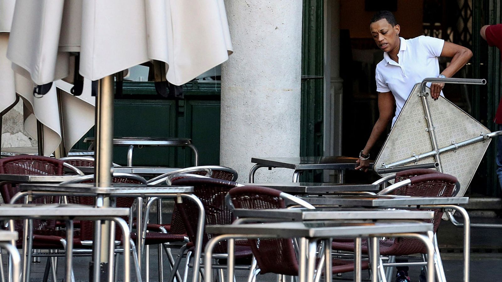 España modera el ritmo de creación de empleo que continúa en cifras de 2008 | Ver