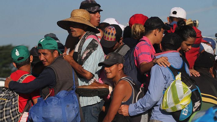 Telediario 1 - EE.UU. planea desplegar 800 militares más en la frontera con México para controlar la caravana de migrantes hondureños
