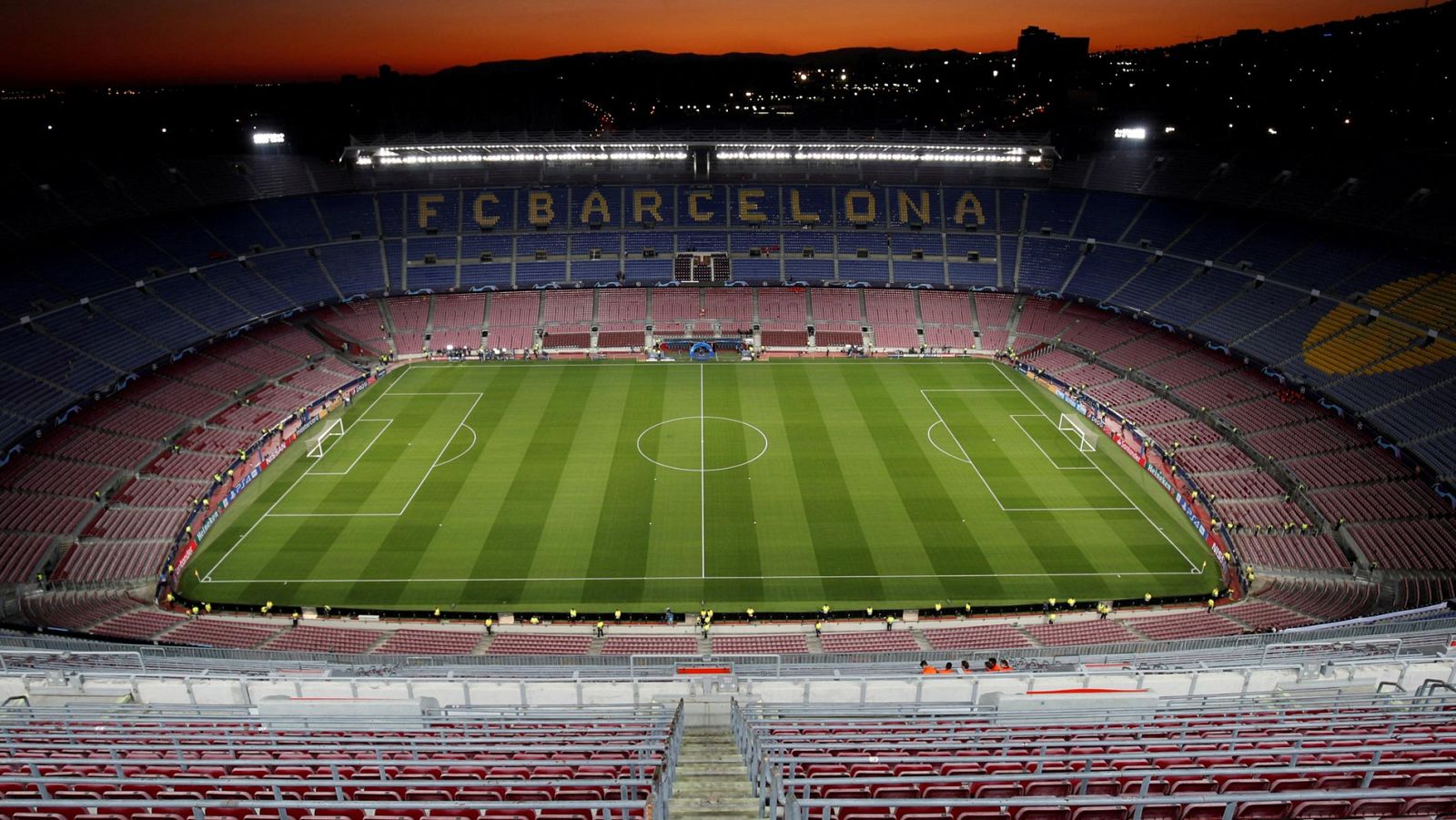 Diez detenidos en una operación de la Guardia Civil contra la falsificación de entradas del Barça - TD