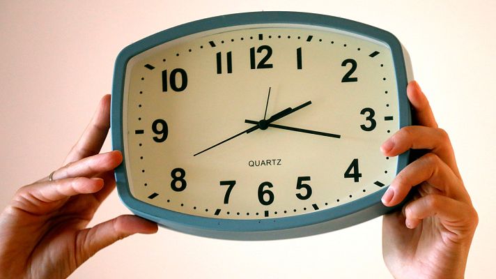 Telediario 1 - El ahorro por el cambio de hora es mínimo, según los expertos