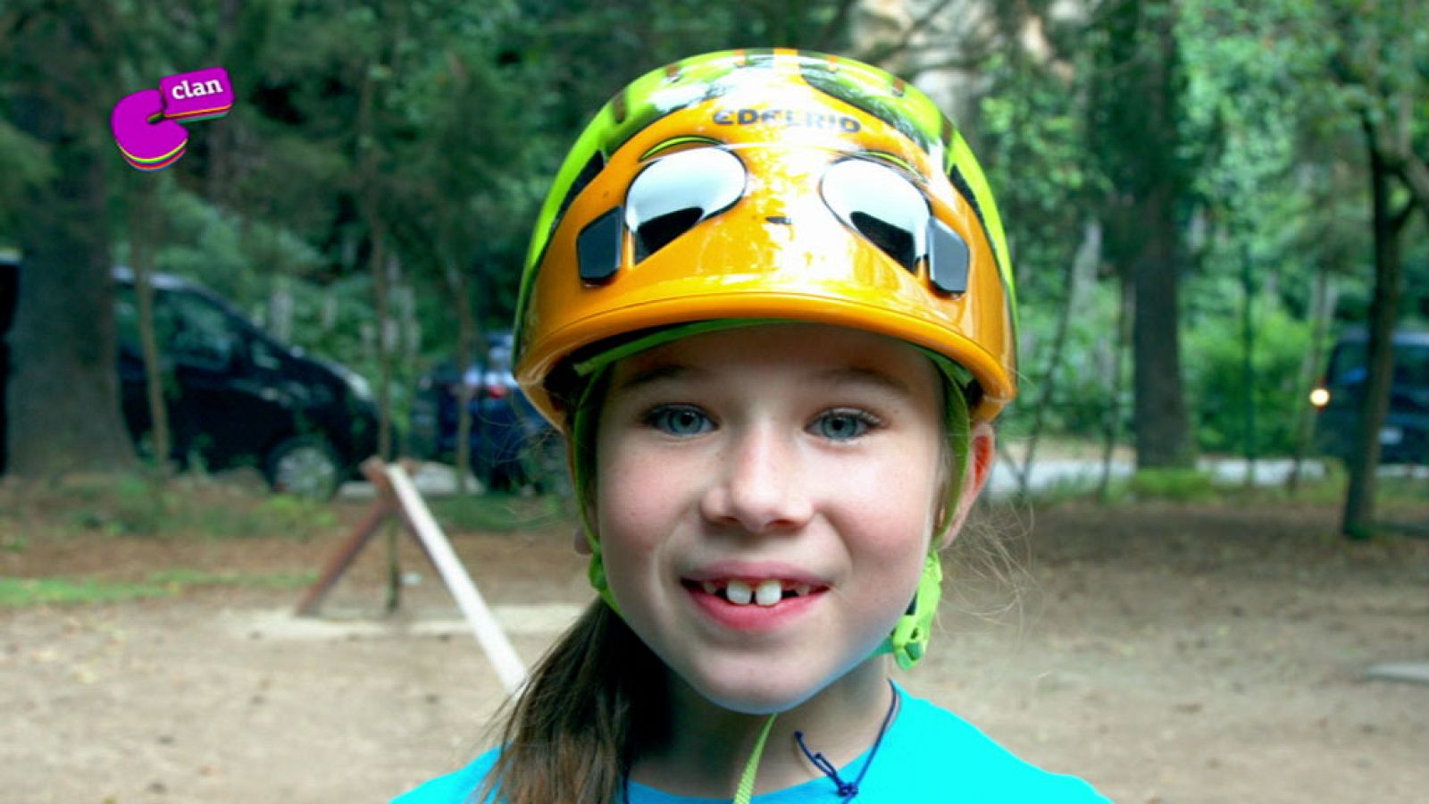 Emma hace escalada - Club Clan | Ver