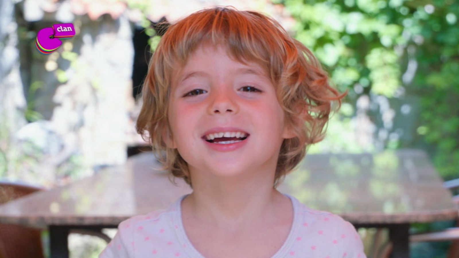 Violeta y su gatita Chicha - Club Clan | Ver