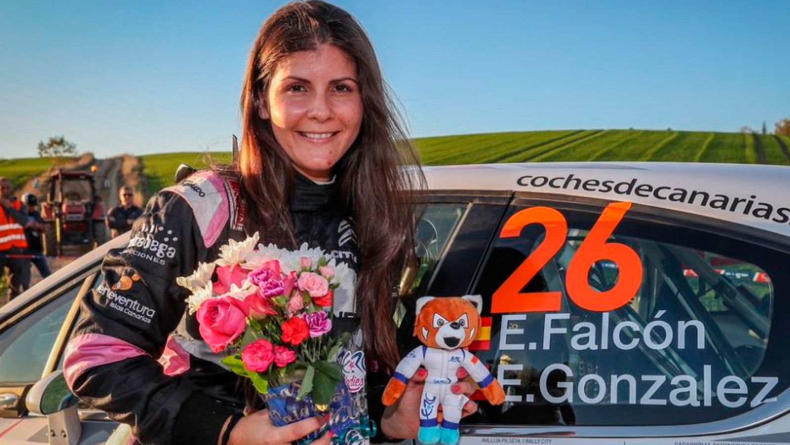 Ha hecho historia en un mundo de hombres. Emma Falcón es la campeona de Europa de rallies y quiere normalizar la presencia de la mujer en un deporte tradicionalmente masculino.