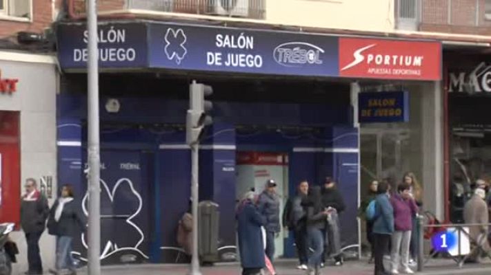 Telediario 1 - Los salones de apuestas se multiplican en los barrios trabajadores