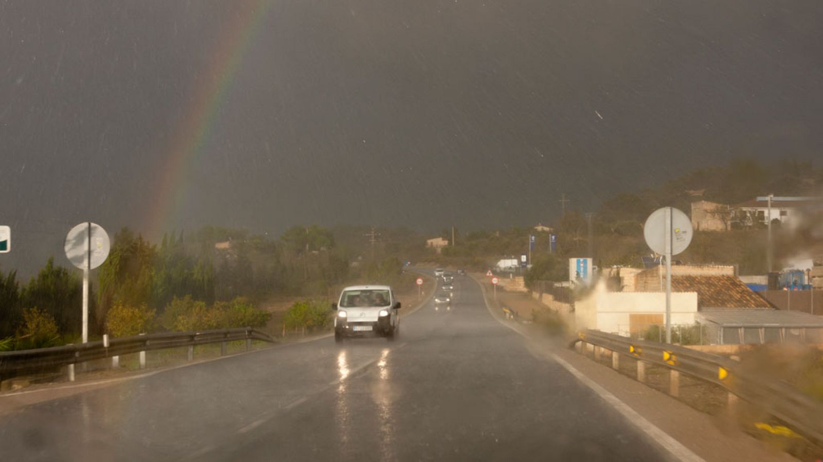 Chubascos que podrían ser localmente fuertes en Baleares - Ver ahora