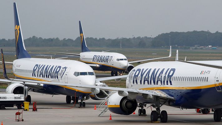 Telediario 1 - Ryanair ya cobra por subir una maleta de mano de hasta 10 kilos en la cabina del avión