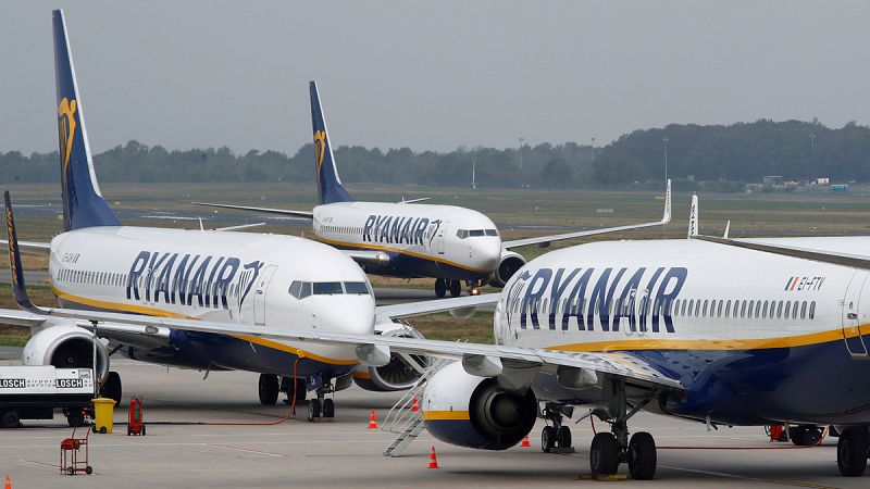 Ryanair ya cobra por subir una maleta de mano de hasta 10 kilos en la cabina del avión