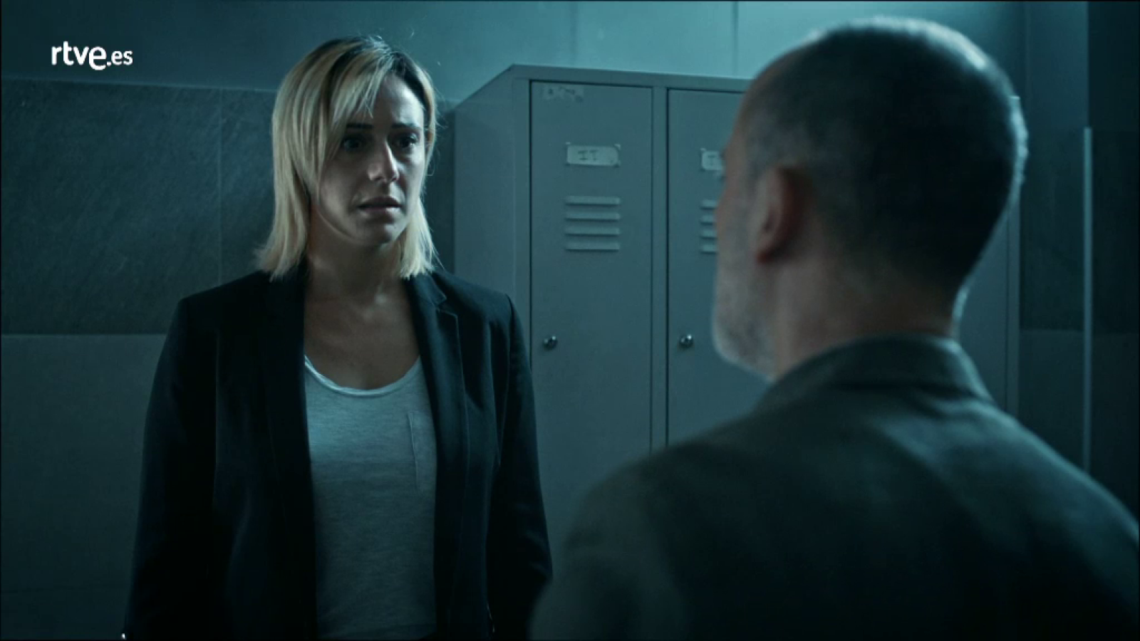 Estoy vivo - Lola se aparece en comisaría