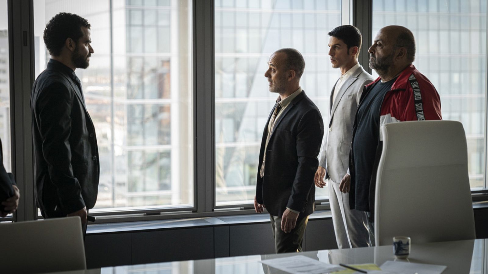 Estoy vivo - Márquez, Iago y Sebas acuden al despacho de Mendieta