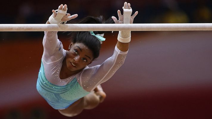  - Simone Biles logra la plata en barras asimétricas