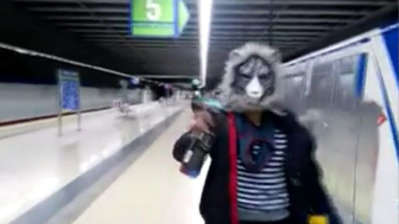 Grafiteros protagonizan varios incidentes este puente en los metros de Madrid y Barcelona | Ver