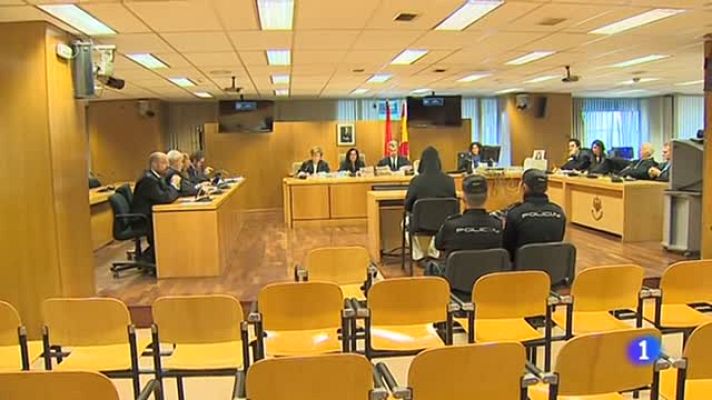 Telediario 1 - Exprofesor acepta 137 años de carcel por abusos