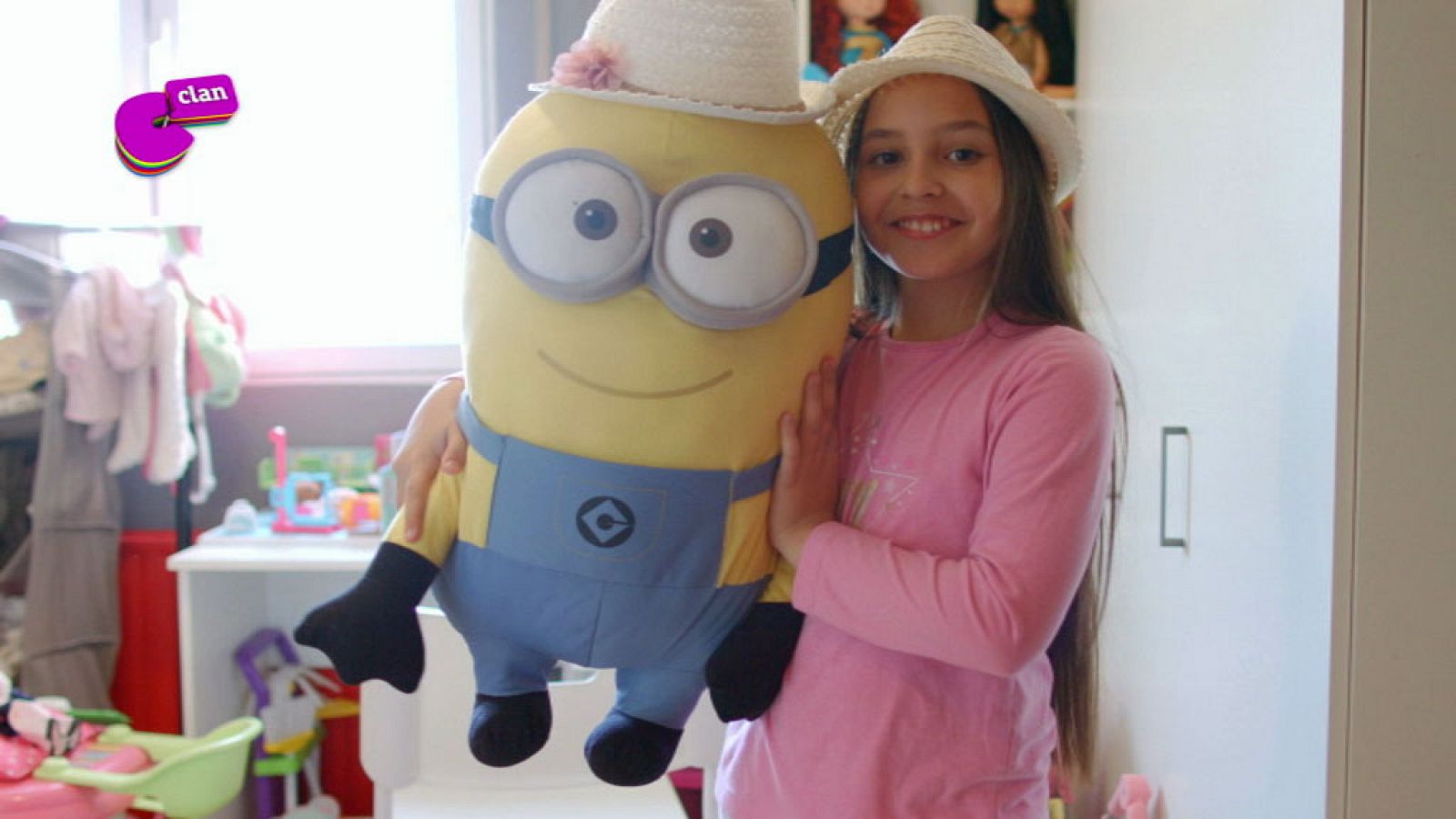 Aroa y sus muñecos - Club Clan | Ver