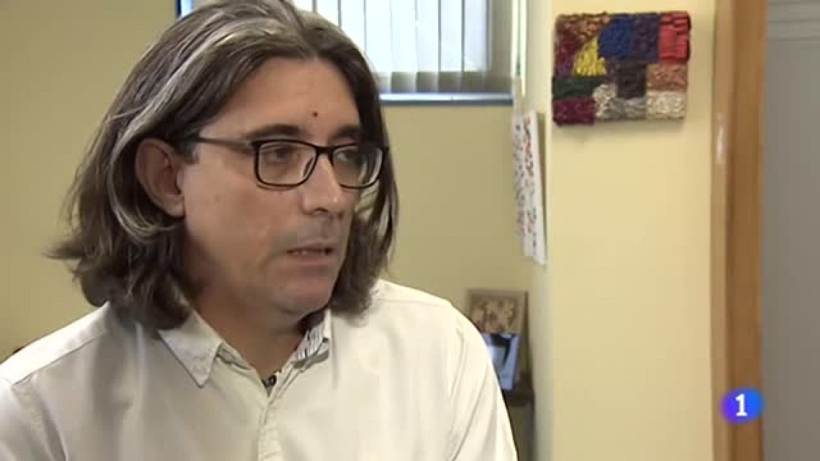 Primer teléfono contra el suicidio - Telediario 1 | Ver