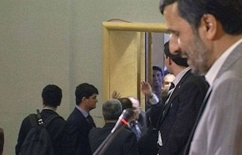 Delegados de la ONU plantan al presidente de Irán en la conferencia contra el racismo | Ver