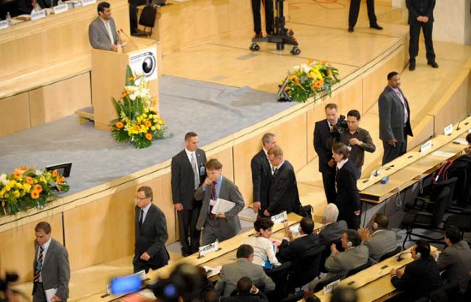 Delegados de la UE abandonan la sala durante el discurso del presidente de Irán en la Conferencia de la ONU contra el Racismo | Ver