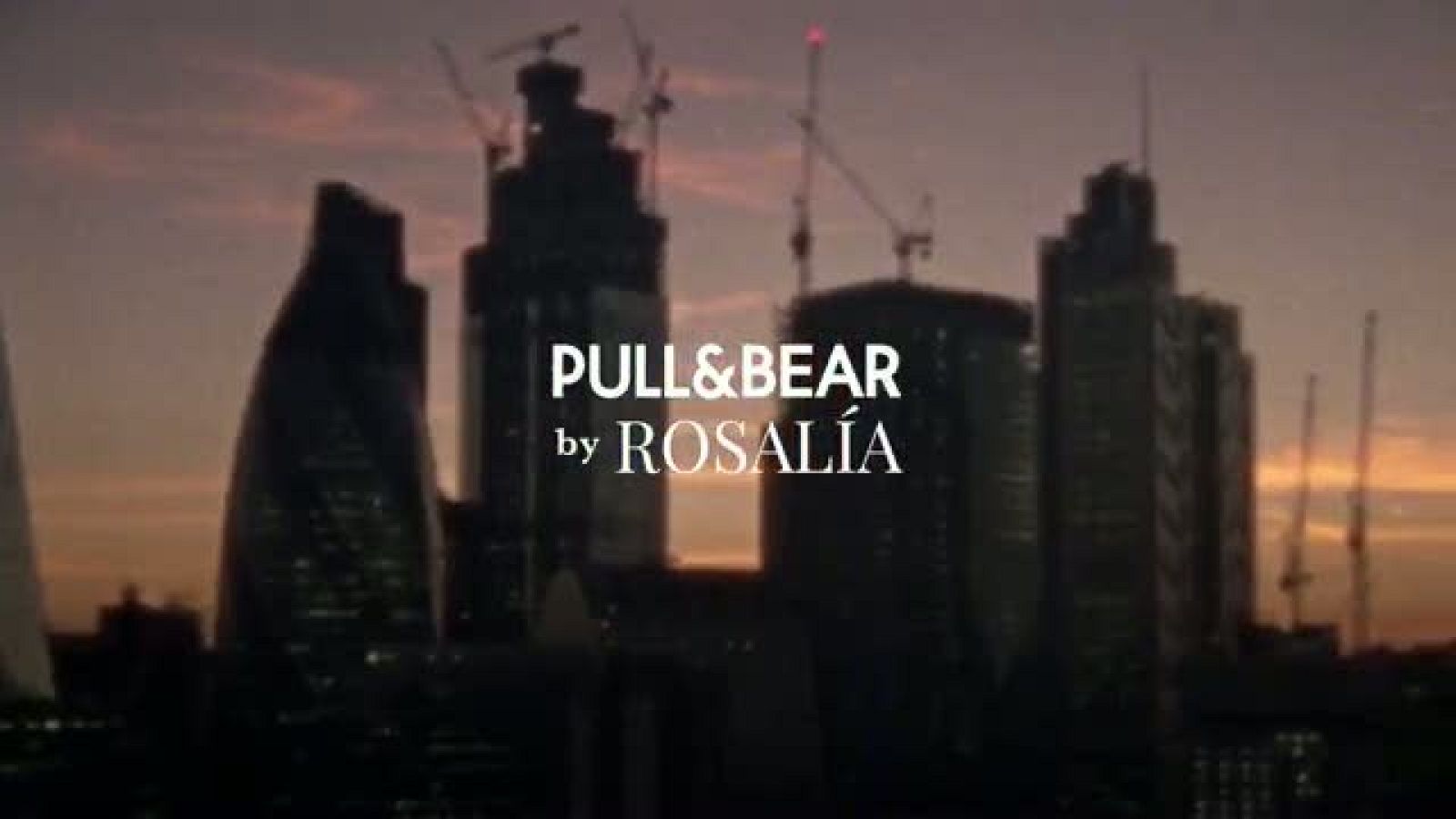 Rosalía lanza su primera colección de ropa | Ver