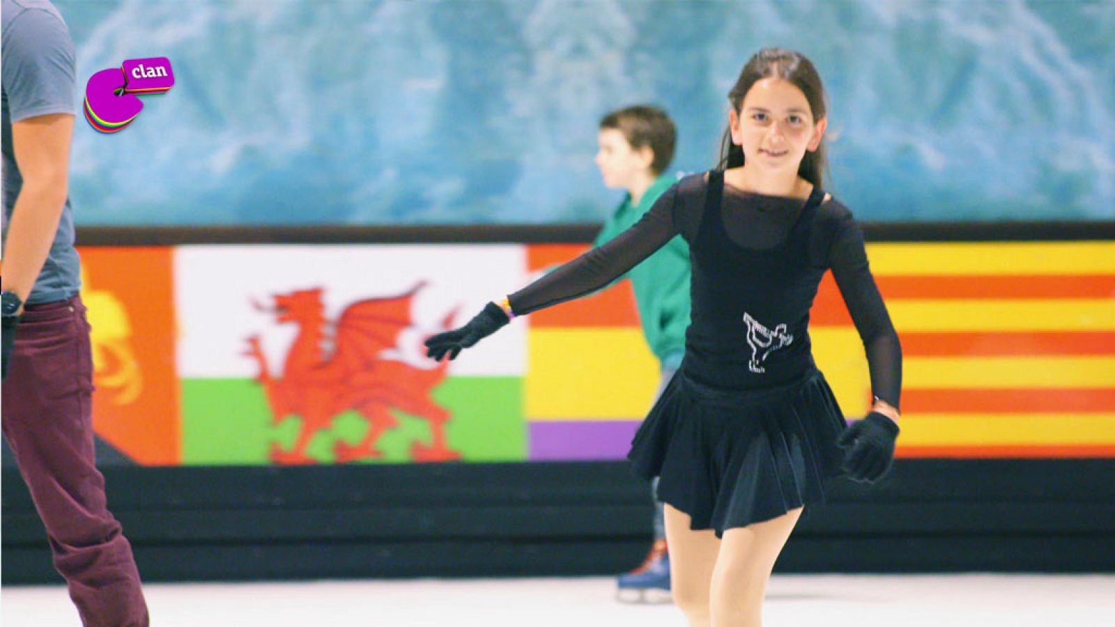 Emma en la pista de hielo - Club Clan | Ver