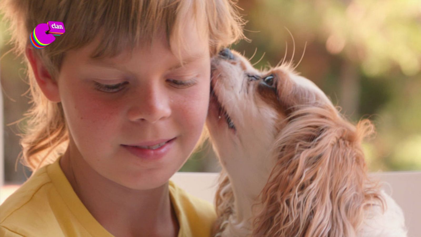 Álex y su perrita Coco - Club Clan | Ver