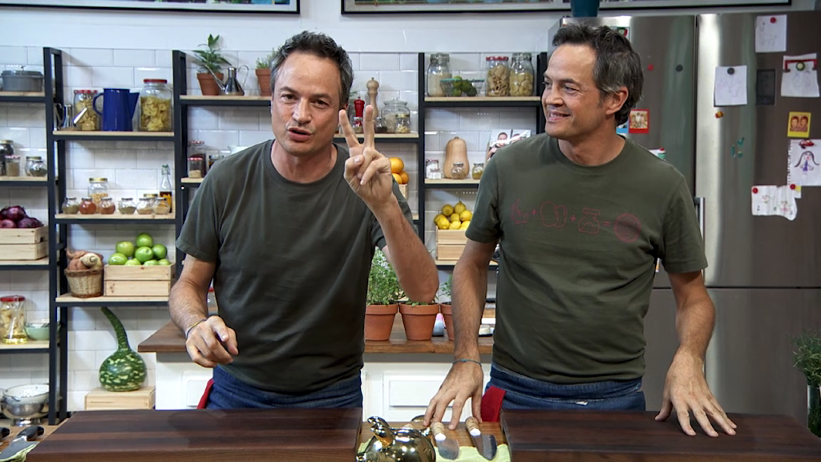 Torres en la cocina - Mejillones bouchon y col rellena de pies de cerdo - ver ahora