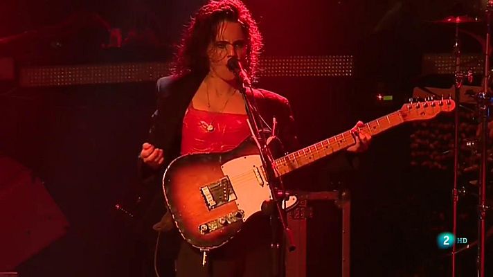 La 2 Noticias - La reivindicación feminista de Anna Calvi en 'Hunter'