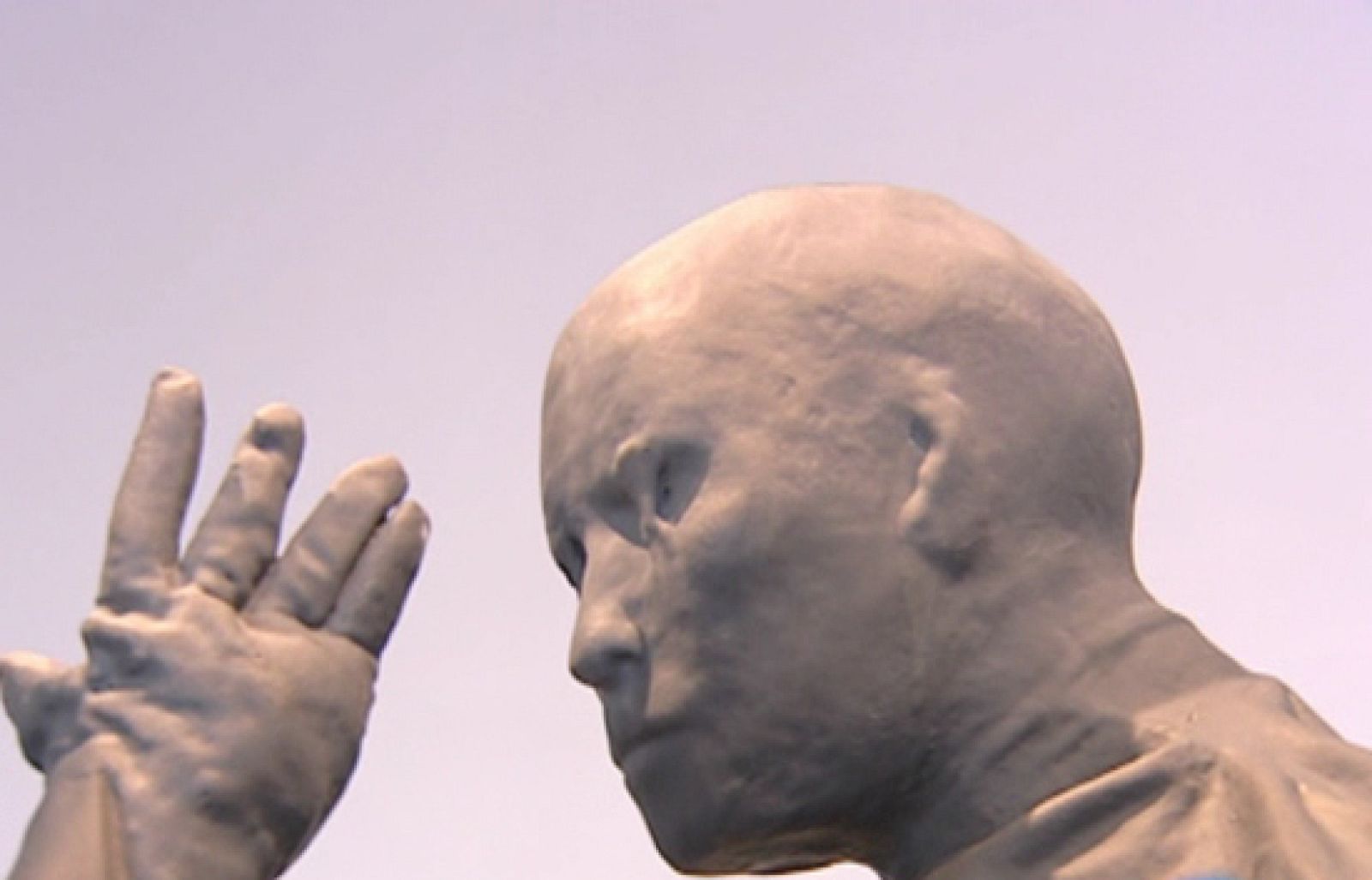 El Museo Reina Sofía de Madrid abre sus puertas a la obra de Juan Muñoz | Ver