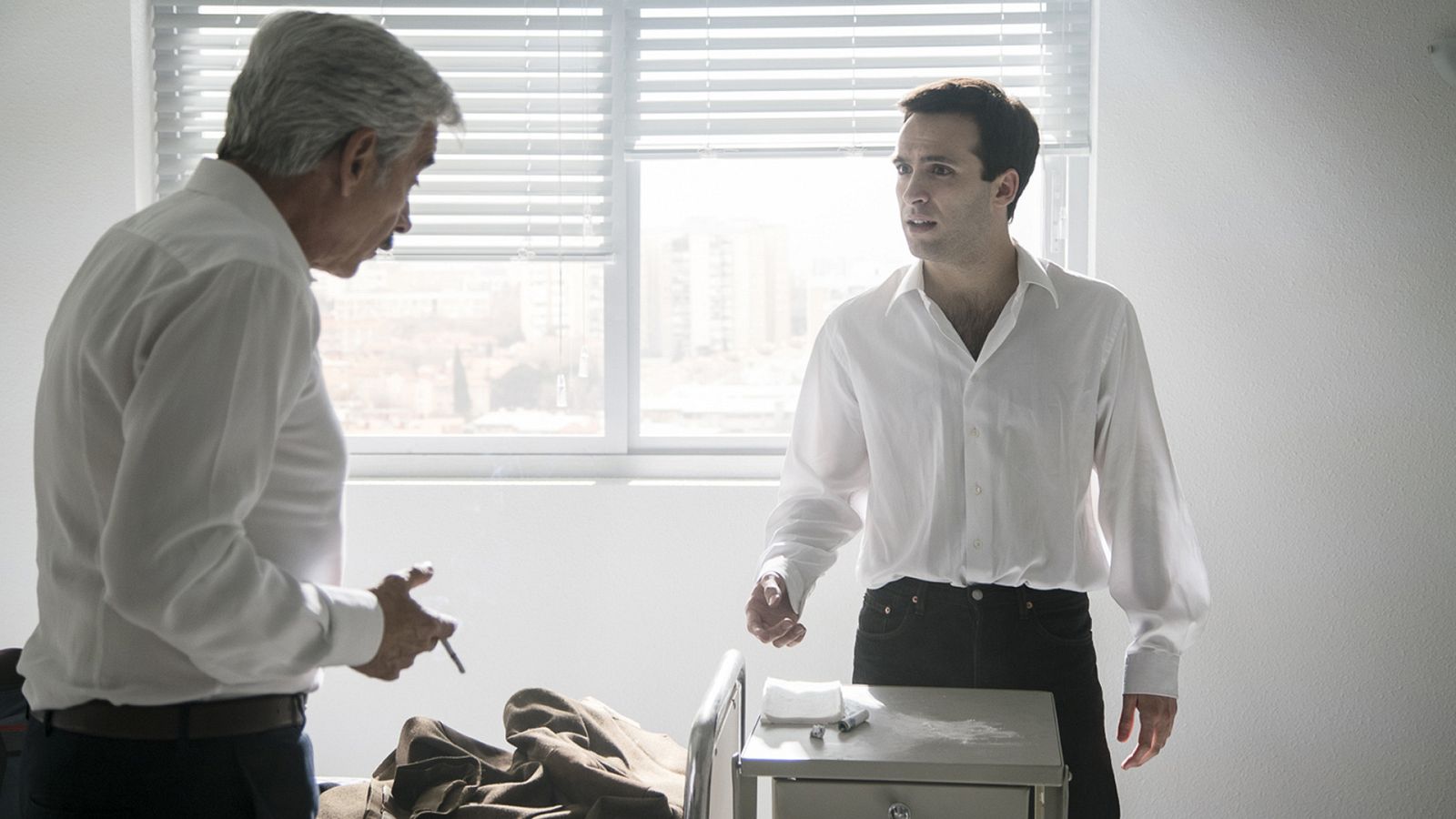 Cuéntame cómo pasó - T19 - Episodio 17: Náufragos en una piscina - Ver ahora