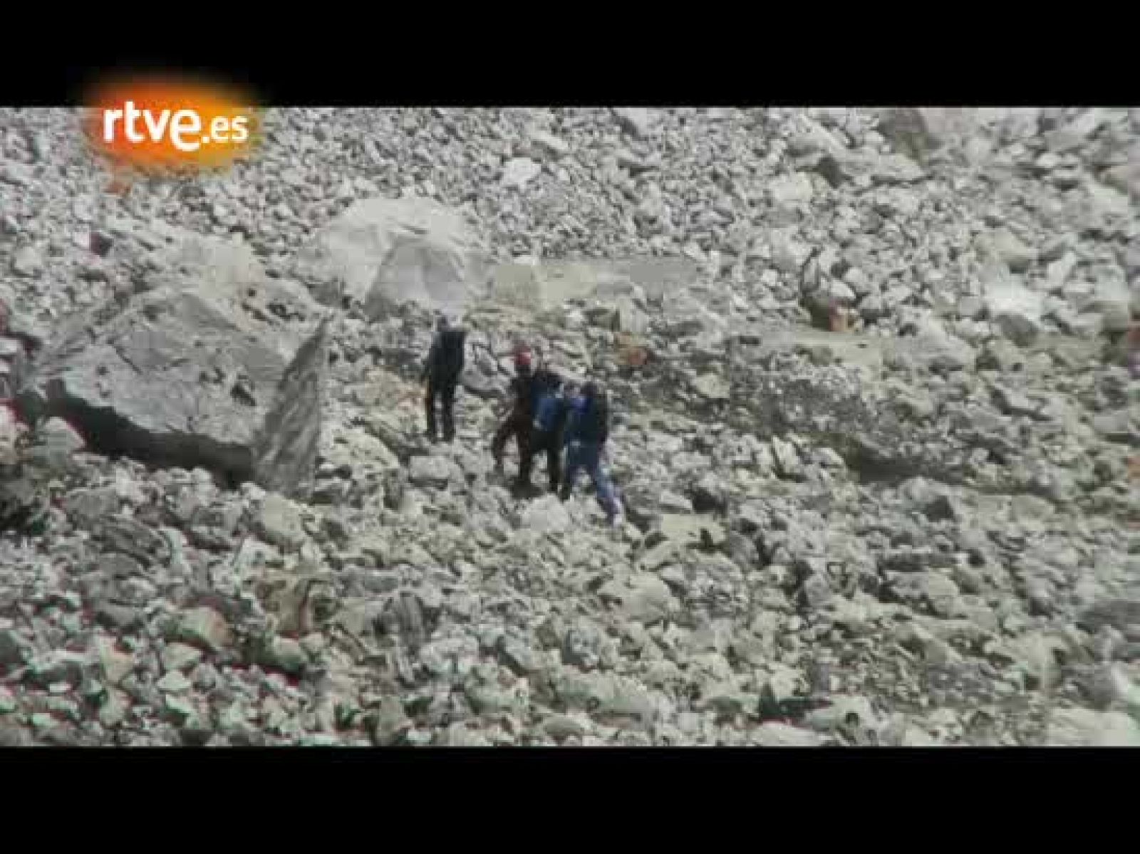 Al filo - Los miembros de Al Filo llegando al Campo Base del Kangchenjunga - Al filo de lo imposible | Ver
