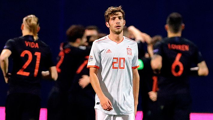 Telediario 1 - Croacia pone contra las cuerdas a España (3-2)