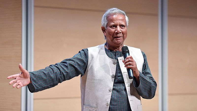 Yunus propone un nuevo modelo económico: una banca solo para pobres y más empresas sociales