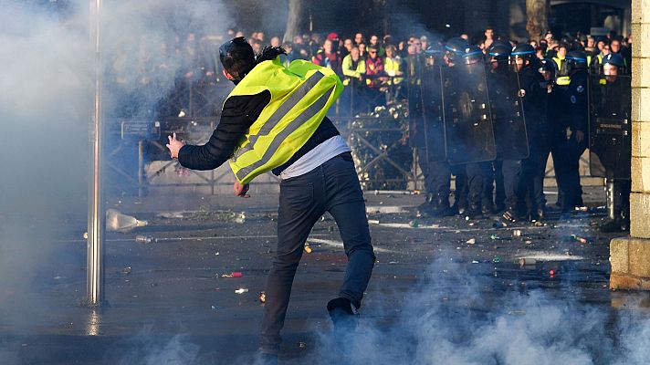 Telediario 1 - Protestas en Francia contra el alza del precio de los carburantes