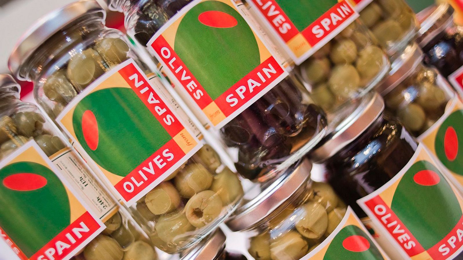 María Barrón, de Espacio Inquietudes Lozoya, nos pone al día de las decenas de maneras de hacer conservas de forma natural: desde encurtidos, a los salazones, pasando por las conservas en vinagre y en aceite. Las conservas son hoy en día gastronomía