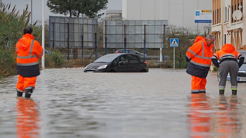 El temporal de lluvia deja un fallecido en Lugo y miles de alumnos sin clase en Valencia