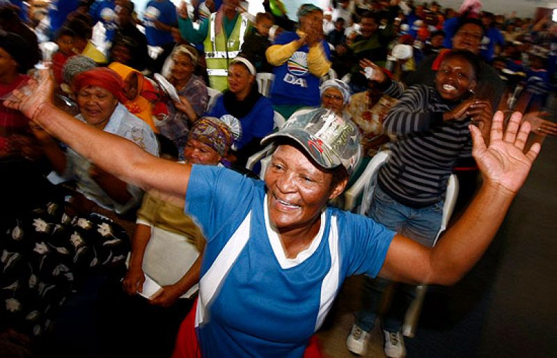 Sudáfrica celebra las elecciones más reñidas desde la abolición del apartheid