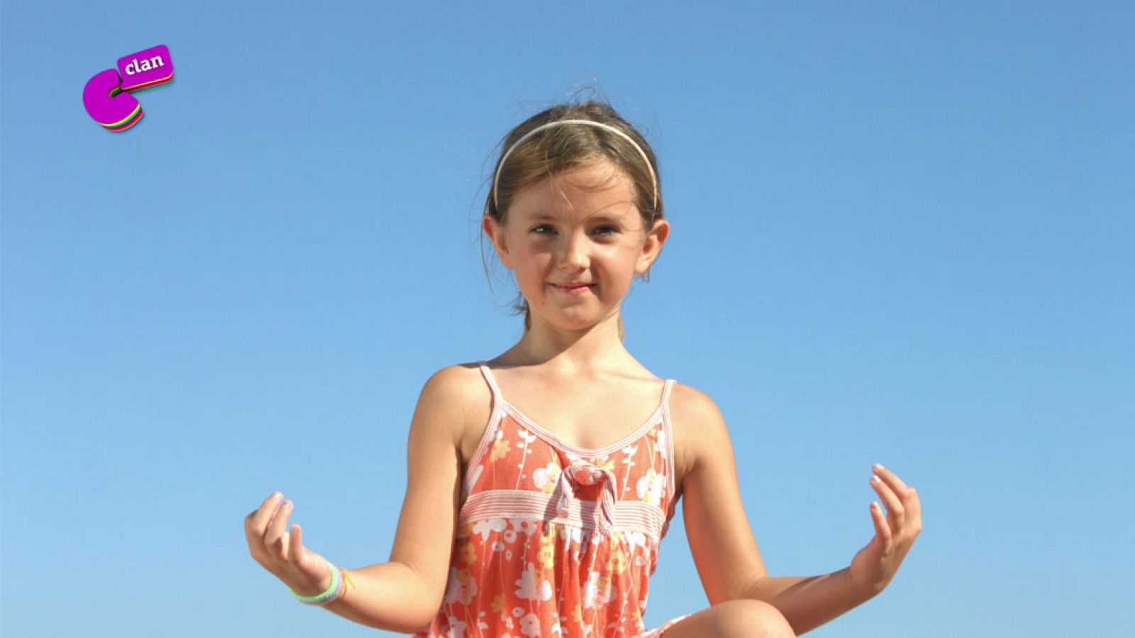 Maia hace yoga - Club Clan | Ver