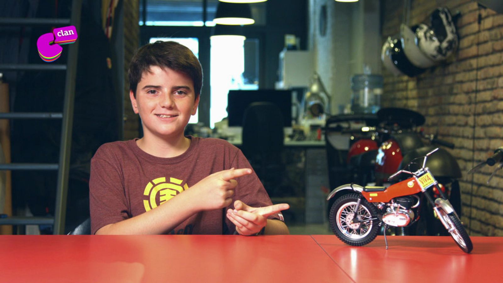 Nil y su moto restaurada - Club Clan | Ver