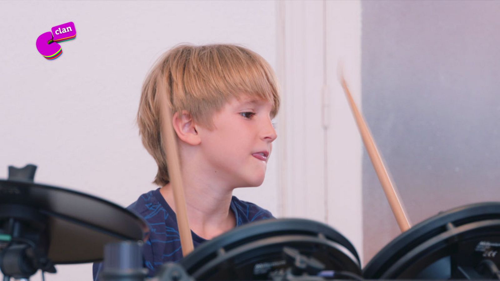 Ot y su batería - Club Clan | Ver